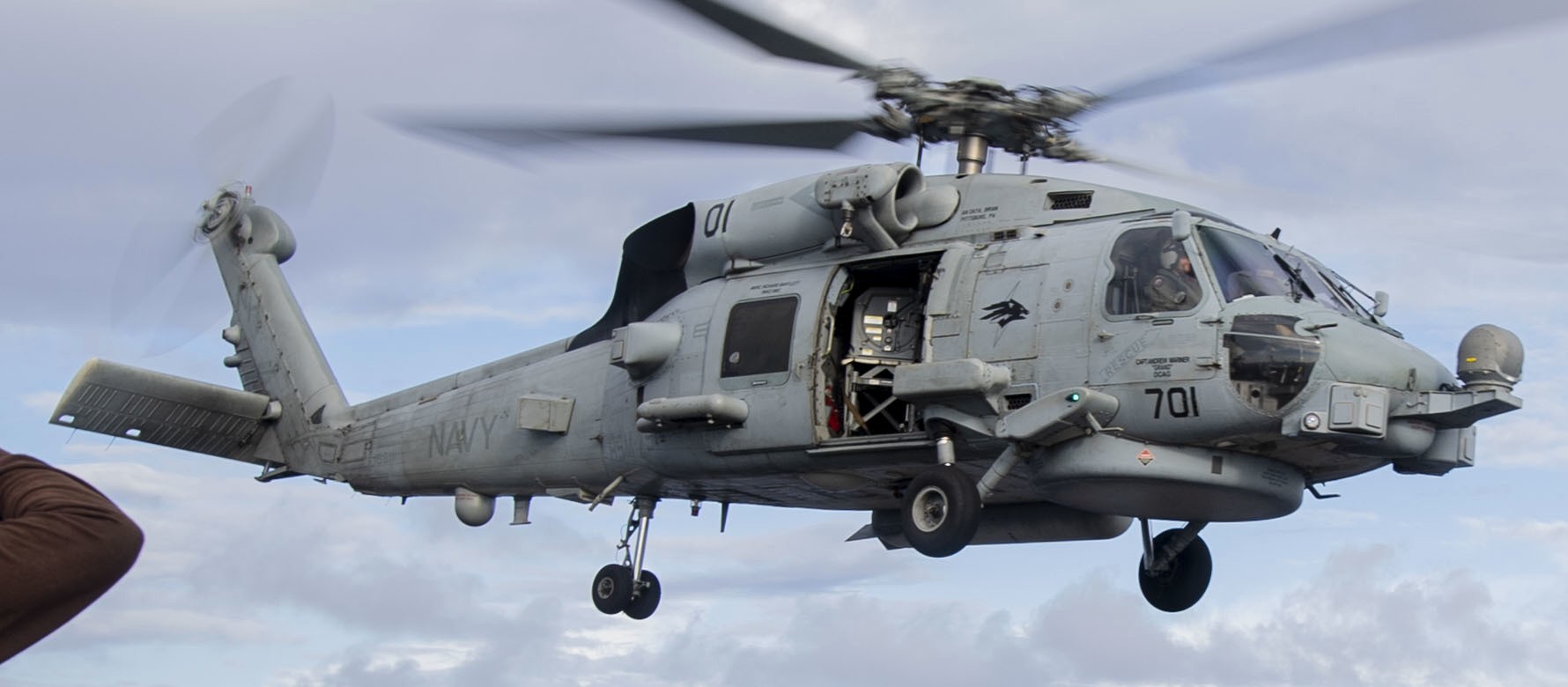 hsm-75 wolf pack helicopter maritime strike squadron mh-60r seahawk cvw-11 cvn-71 uss theodore roosevelt 92