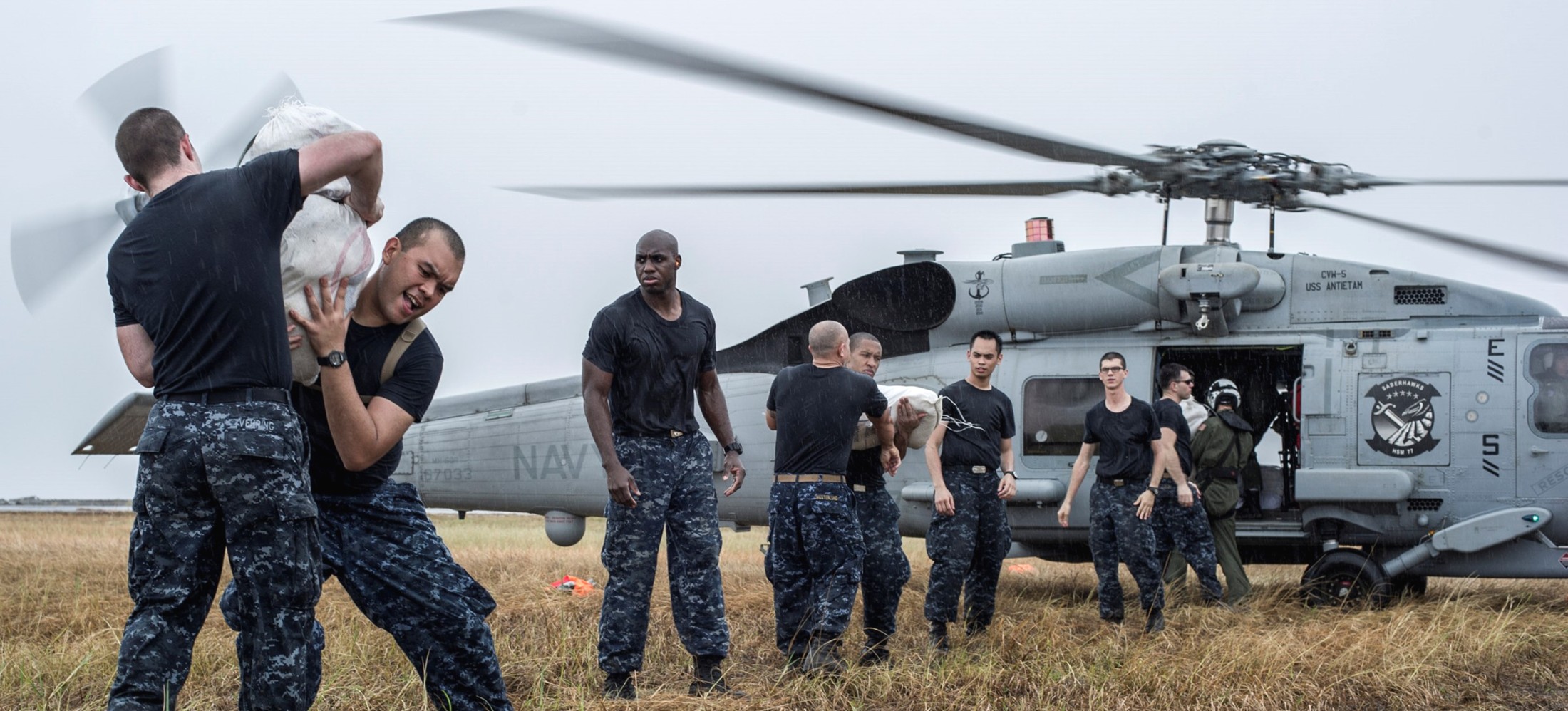 hsm-77 saberhawks helicopter maritime strike squadron mh-60r seahawk cvw-5 cvn-73 uss george washington typhoon haiyan 2013 21