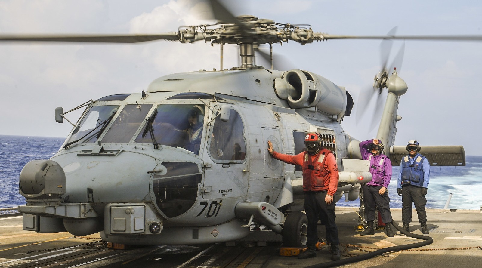 hsm-77 saberhawks helicopter maritime strike squadron mh-60r seahawk cruiser cg-54 uss antietam 23