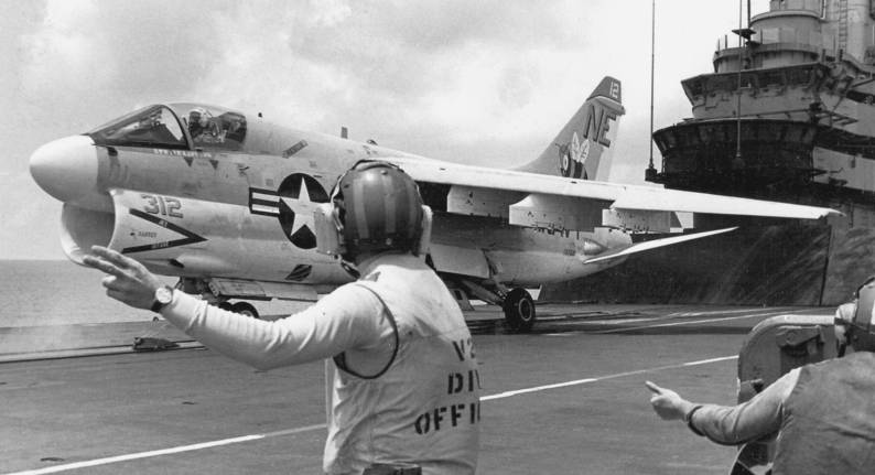 attack squadron va-113 stingers a-7e corsair ii cvw-2 uss lexington cvt 16 training carrier