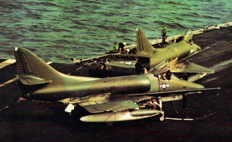 va-113 stingers a-4c skyhawk cvw-11 uss kitty hawk cva-63 camouflage