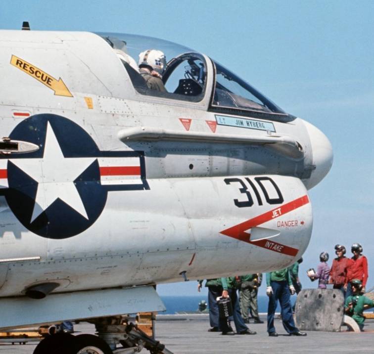 va-146 blue diamonds a-7e corsair ii