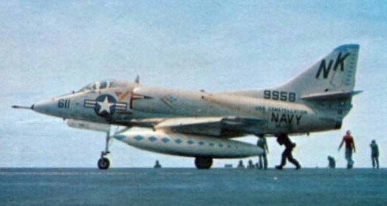 va-146 blue diamonds a-4c skyhawk carrier air wing cvw-14 uss constellation cva 64