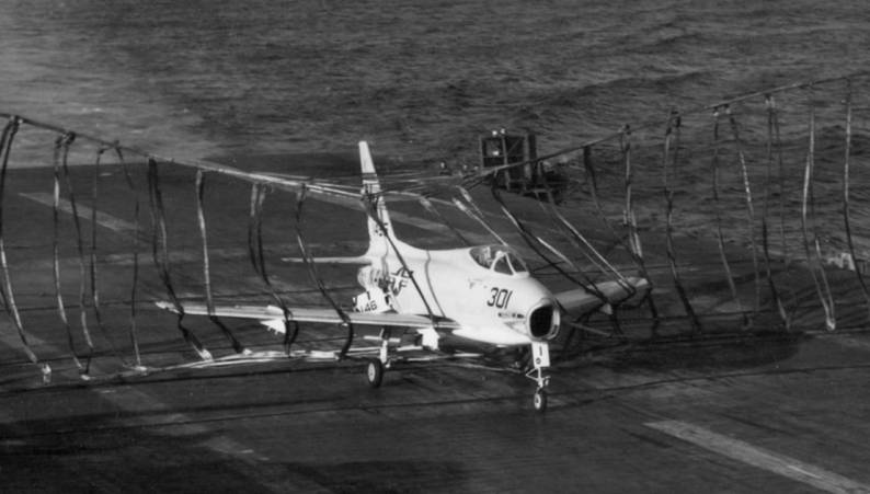 va-146 blue diamonds fj-4b fury emergency barricade landing uss oriskany cva 34