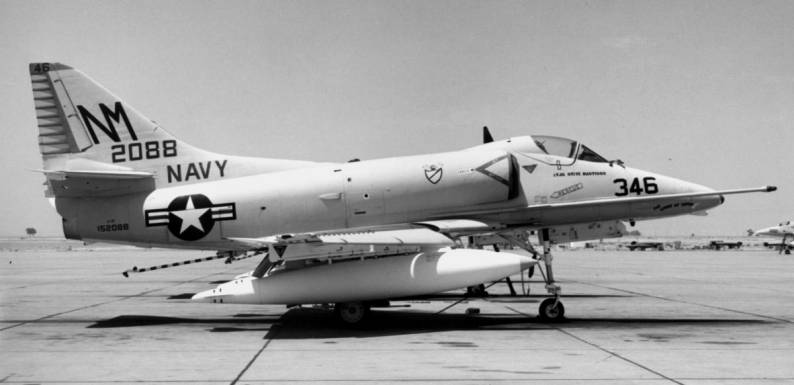 va-23 black knights a-4e skyhawk cvw-19