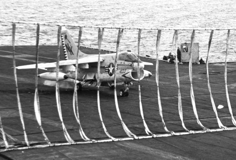 va-27 royal maces a-7e corsair cvw-14 emergency landing barricade uss coral sea cv 43