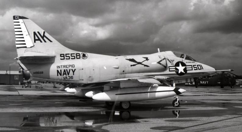 attack squadron va-36 roadrunners a-4c skyhawk cvw-10 uss intrepid cvs 11 atkron 1969