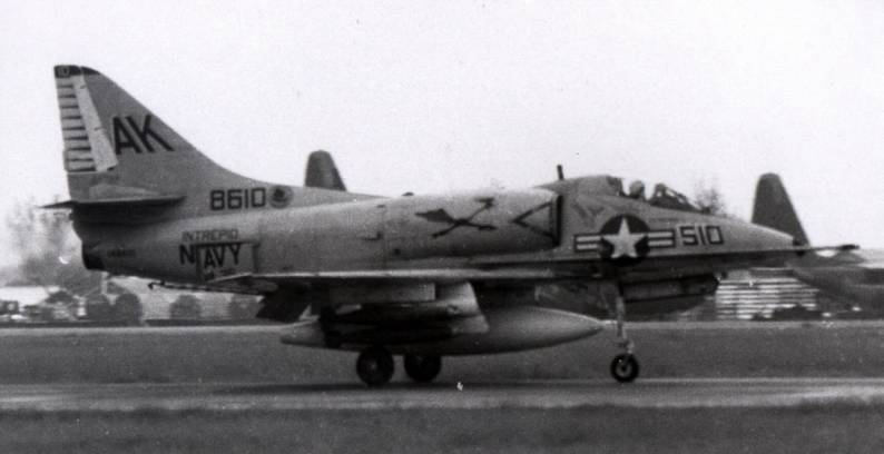 attack squadron va-36 roadrunners atkron a-4c skyhawk cvw-10 uss intrepid cvs 11 vietnam 1969