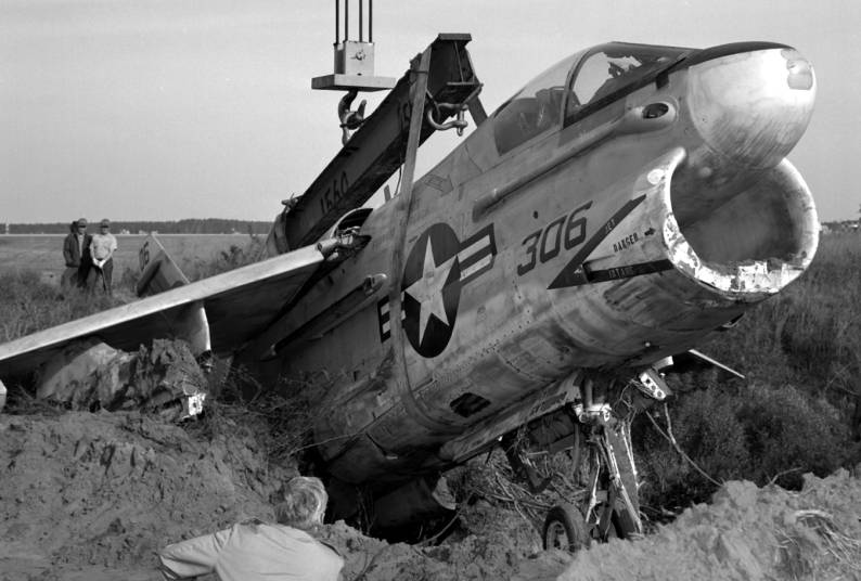 a-7e corsair II crash landing nas cecil field va-66 waldos