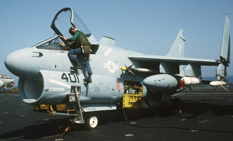 attack squadron va-72 blue hawks a-7e corsair carrier air wing cvw-1 uss america cv 66