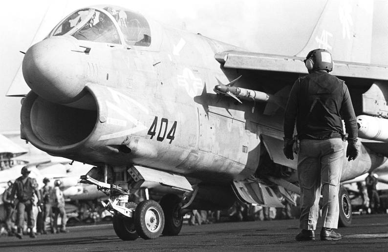 va-87 golden warriors a-7e corsair cvw-6 uss independence cv 62