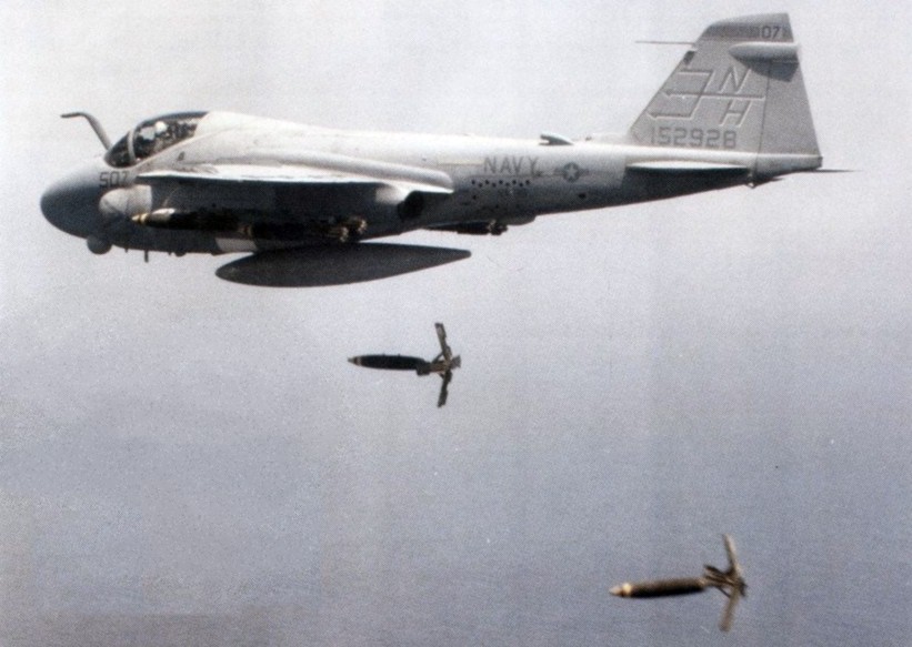 attack squadron va-95 green lizards a-6e intruder uss enterprise cvn-65 mk-84 skakeeye bombs