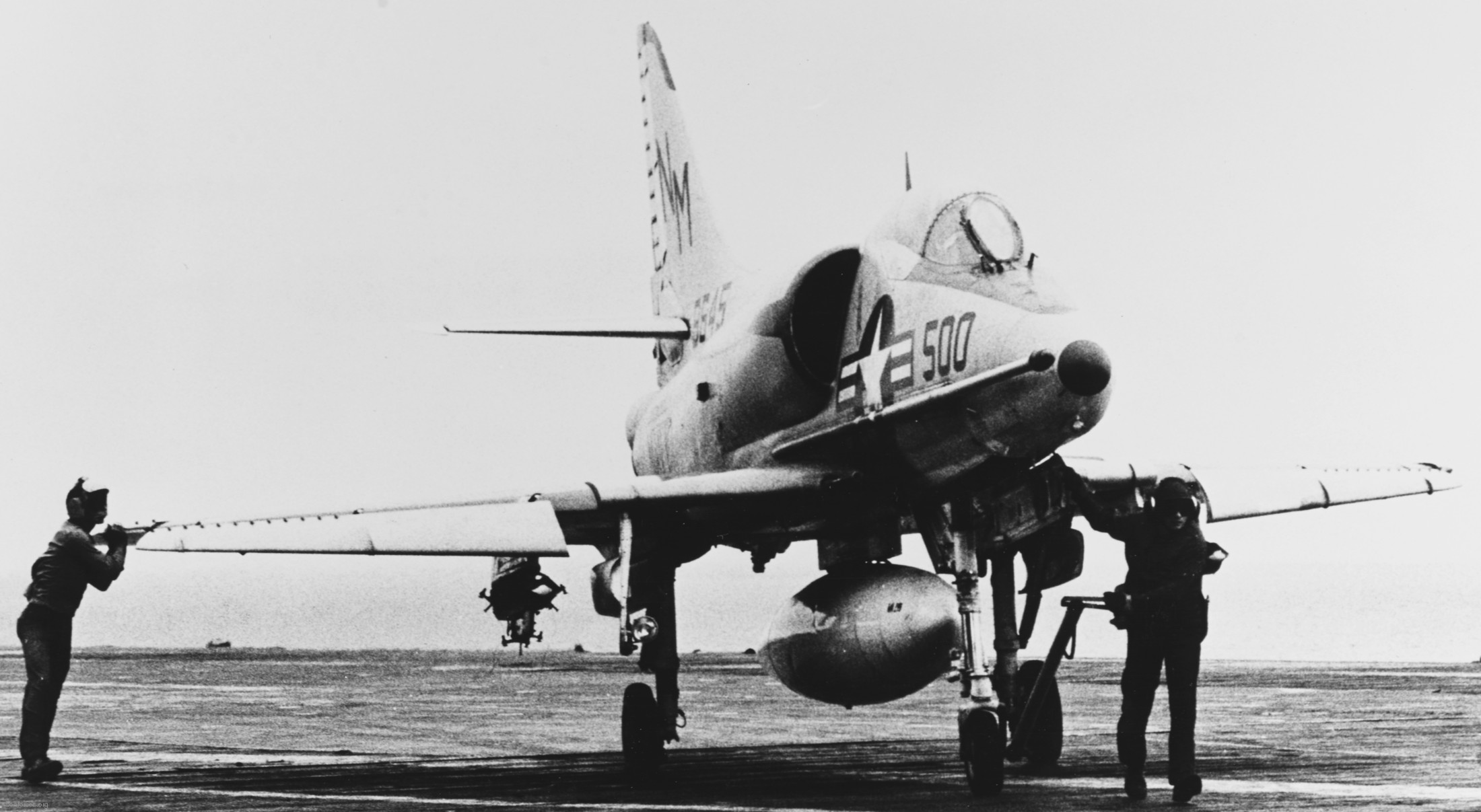 va-195 dambusters attack squadron a-4c skyhawk carrier air wing cvw-19 uss ticonderoga cva-14 15