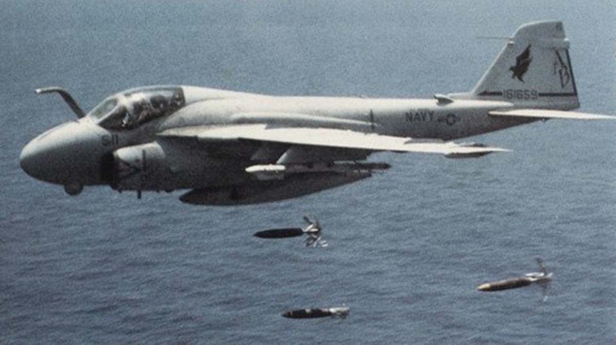 va-85 black falcons attack squadron us navy a-6e intruder carrier air wing cvw-1 uss america cv-66 06 mk.82 snakeye bombs