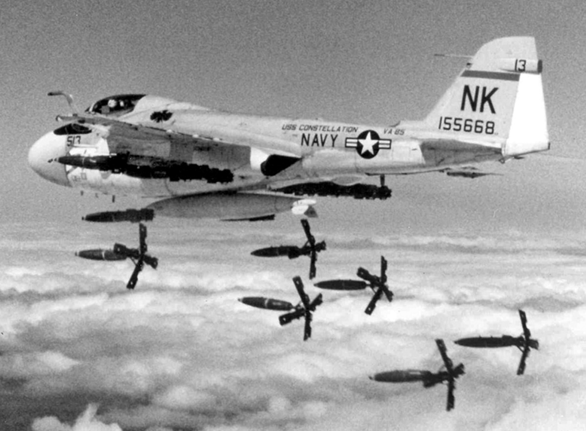 va-85 black falcons attack squadron us navy a-6a intruder carrier air wing cvw-14 uss constellation cva-64 33 mk.82 snakeye bombs