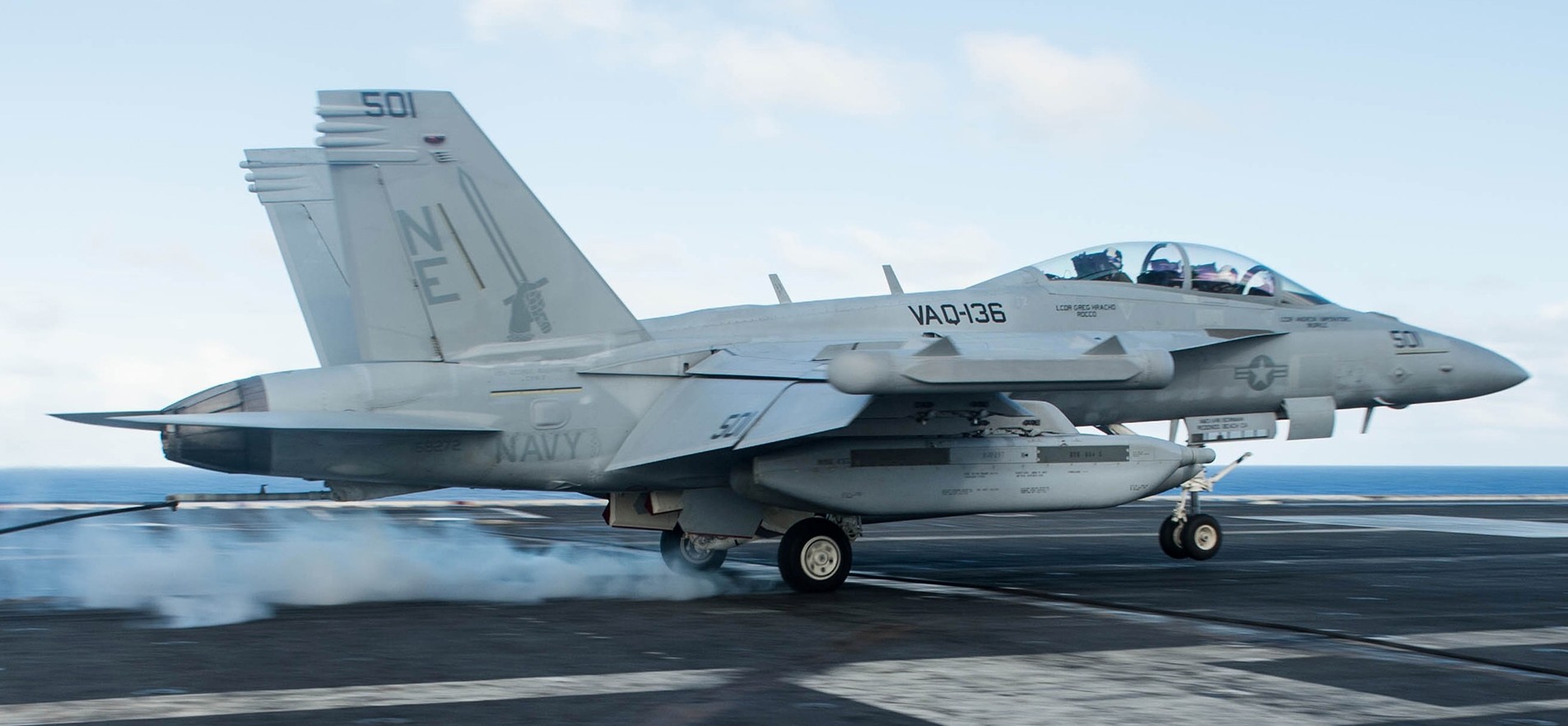 vaq-136 gauntlets electronic attack squadron vaqron us navy ea-18g growler carrier air wing cvw-2 uss george washington cvn-73 92