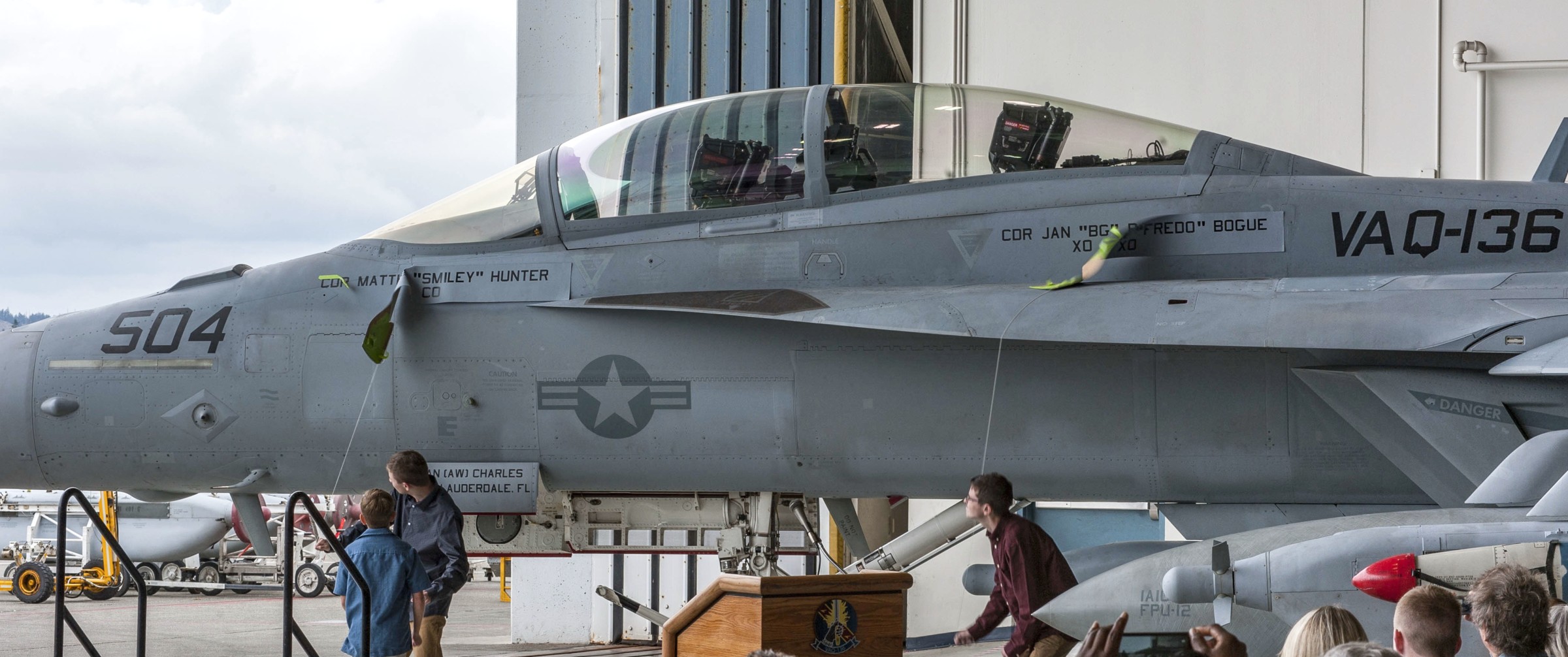 vaq-136 gauntlets electronic attack squadron vaqron us navy ea-18g growler nas whidbey island washington 94