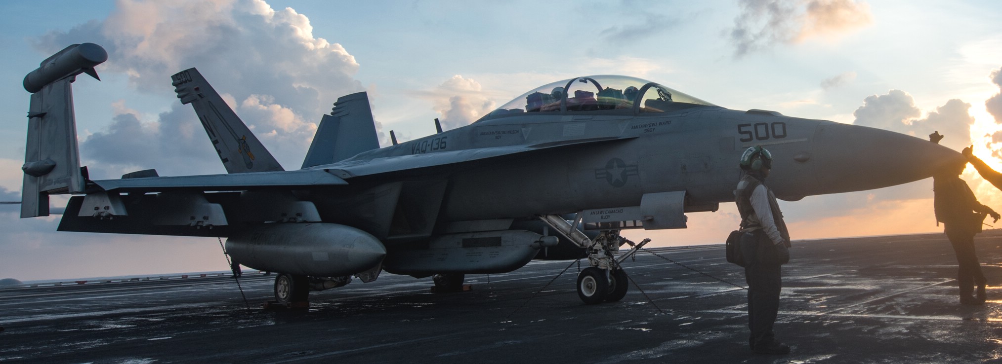 vaq-136 gauntlets electronic attack squadron vaqron us navy ea-18g growler carrier air wing cvw-2 uss carl vinson cvn-70 102