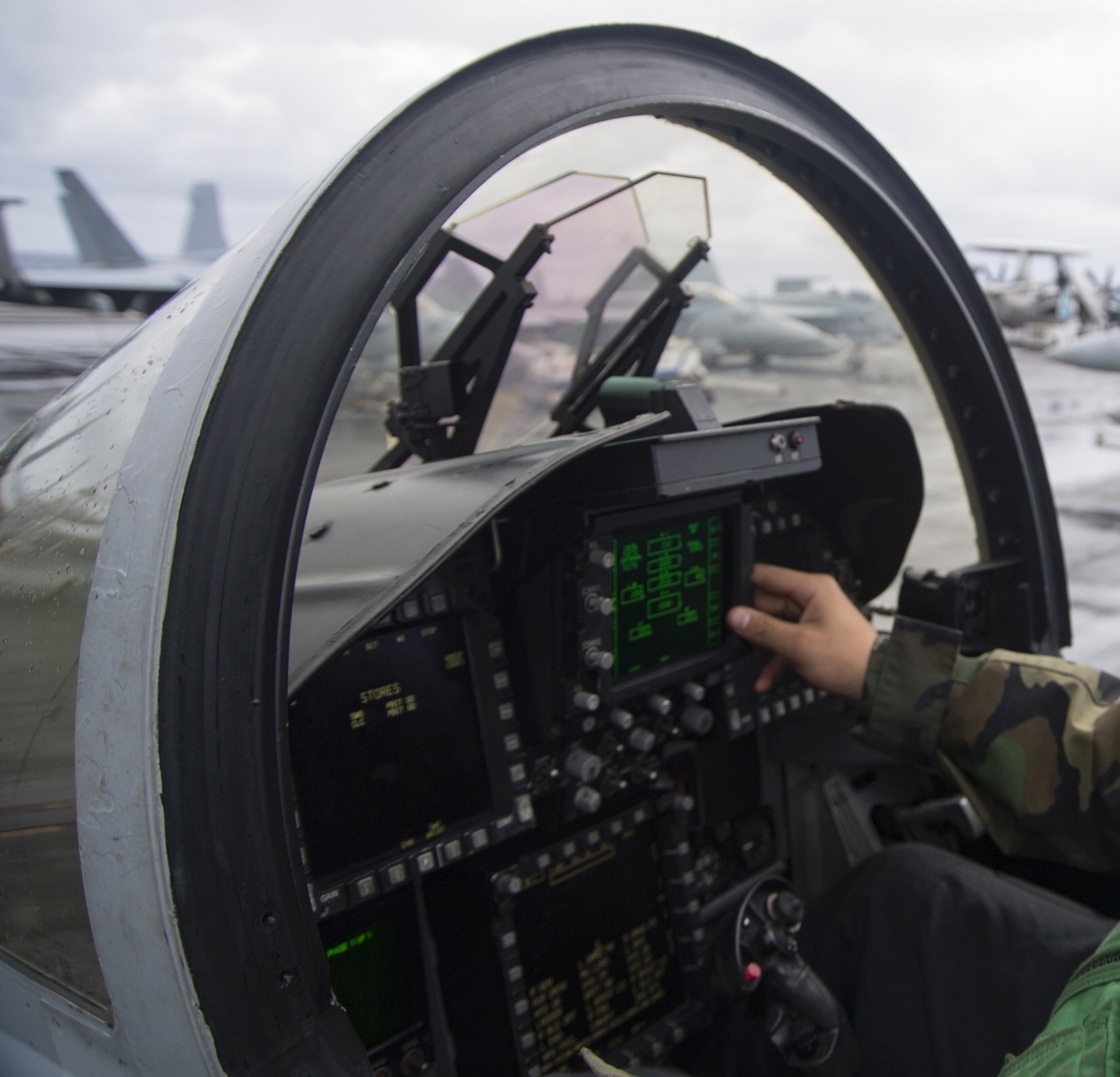 vaq-137 rooks electronic attack squadron us navy ea-18g growler carrier air wing cvw-1 uss harry s. truman cvn-75 94 cockpit view