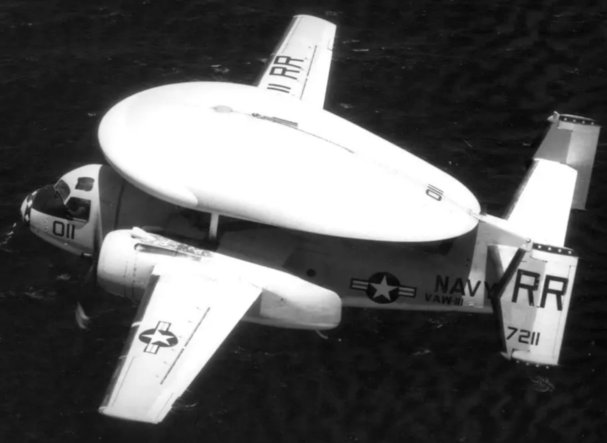 vaw-111 grey berets hunters carrier airborne early warning squadron us navy grumman e-1b tracer 12