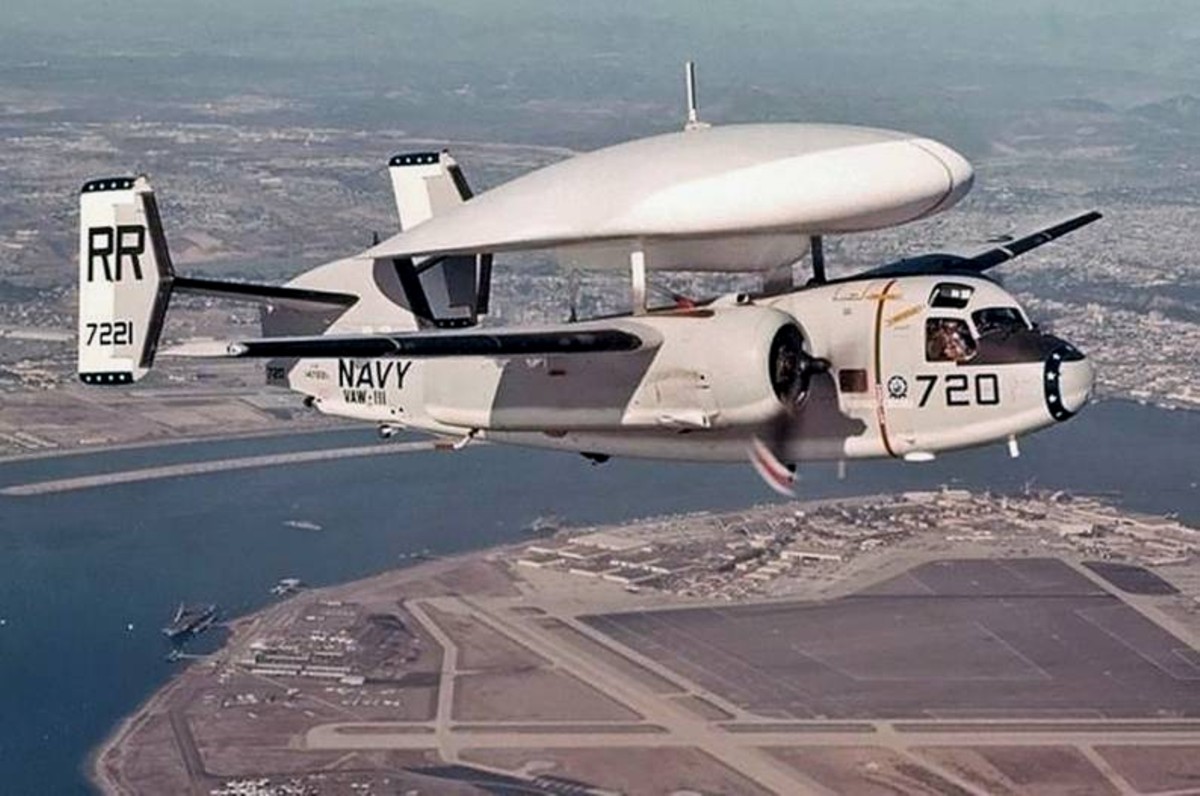 vaw-111 grey berets hunters carrier airborne early warning squadron us navy grumman e-1b tracer 14