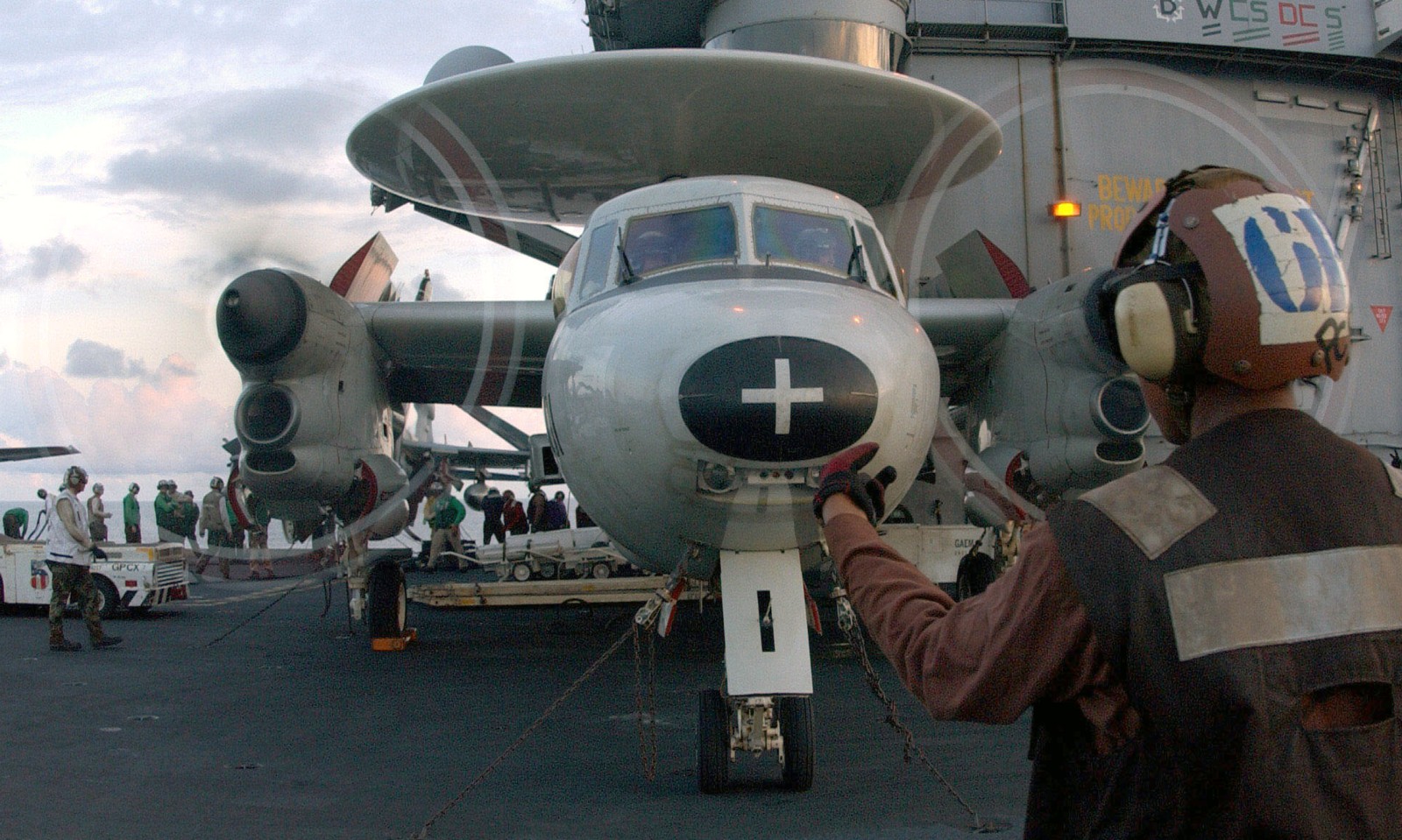 vaw-112 golden hawks carrier airborne early warning squadron us navy grumman e-2c hawkeye cvw-9 uss carl vinson cvn-70 04