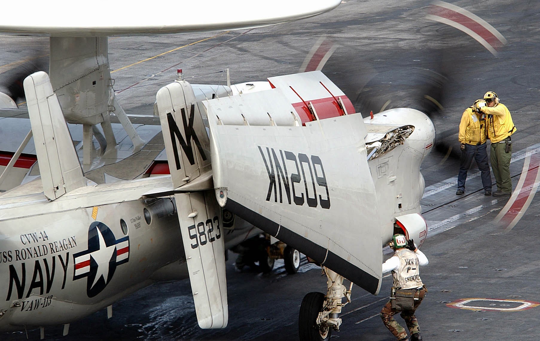 vaw-113 black eagles carrier airborne early warning squadron us navy grumman e-2c hawkeye cvw-14 uss ronald reagan cvn-76 05