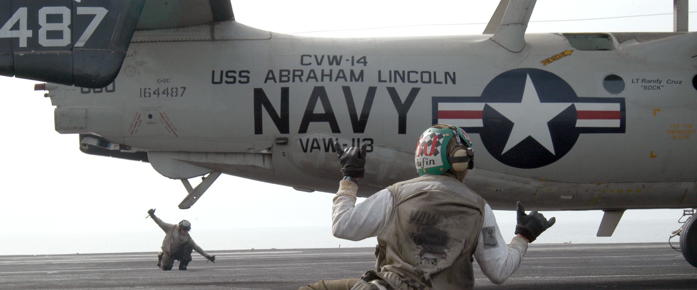 vaw-113 black eagles carrier airborne early warning squadron us navy grumman e-2c hawkeye cvw-14 uss abraham lincoln cvn-72 85