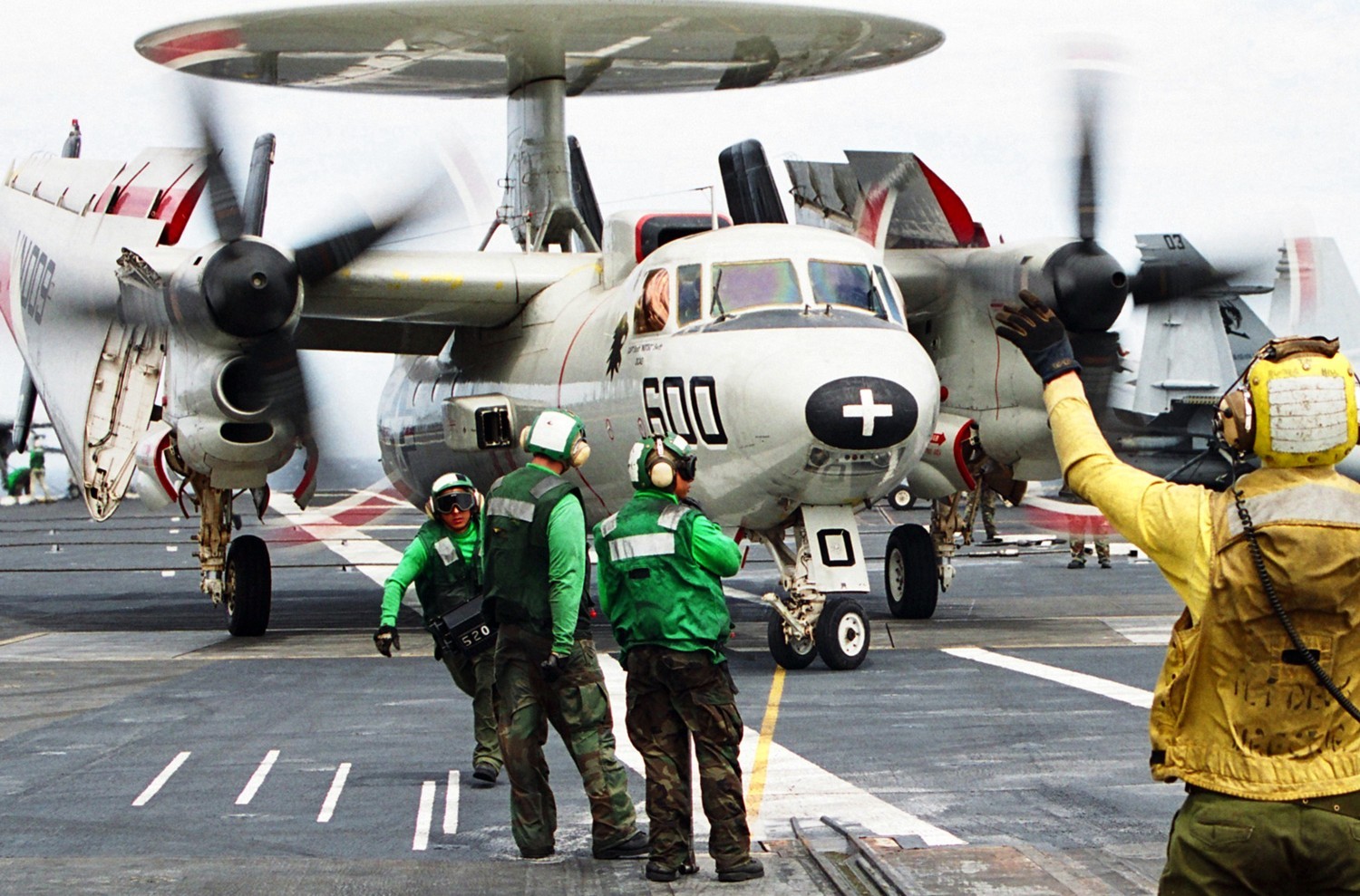 vaw-113 black eagles carrier airborne early warning squadron us navy grumman e-2c hawkeye cvw-14 uss abraham lincoln cvn-72 109