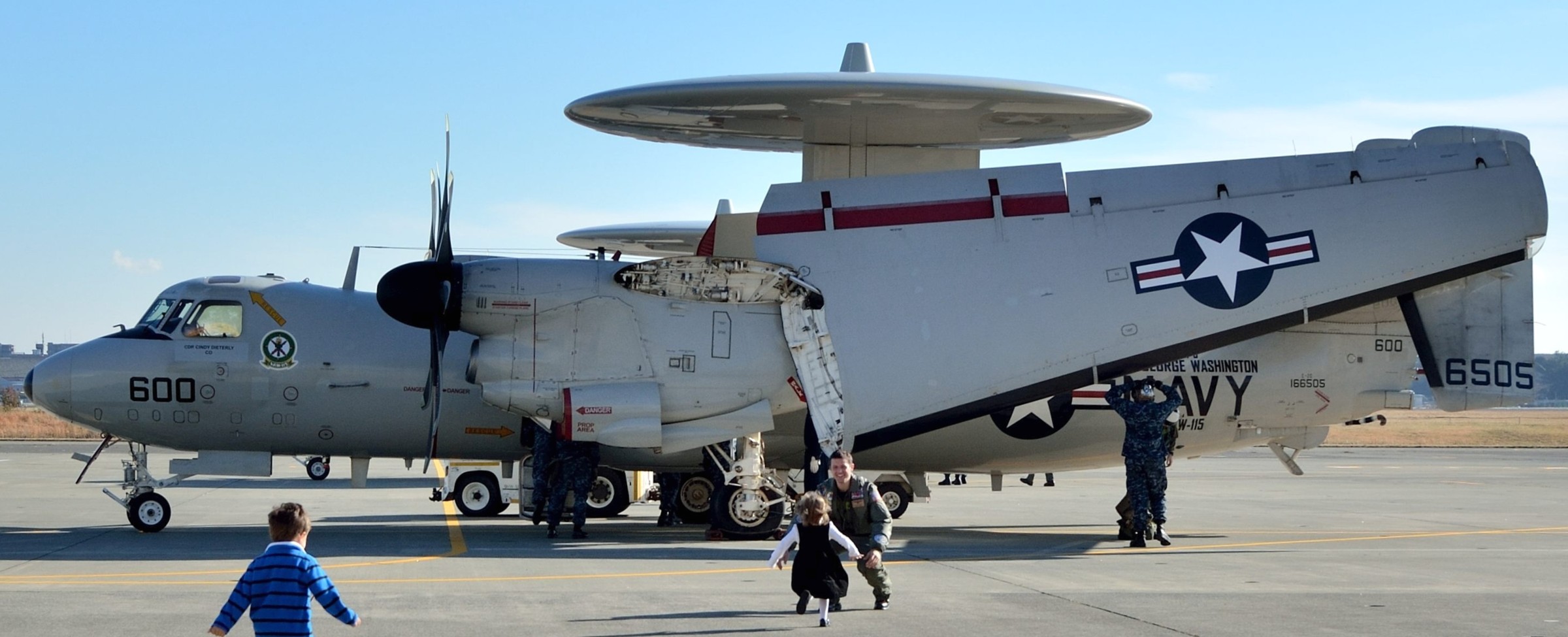 vaw-115 liberty bells carrier airborne early warning squadron us navy grumman e-2c hawkeye 2000 np cvw-5 naf atsugi japan 53