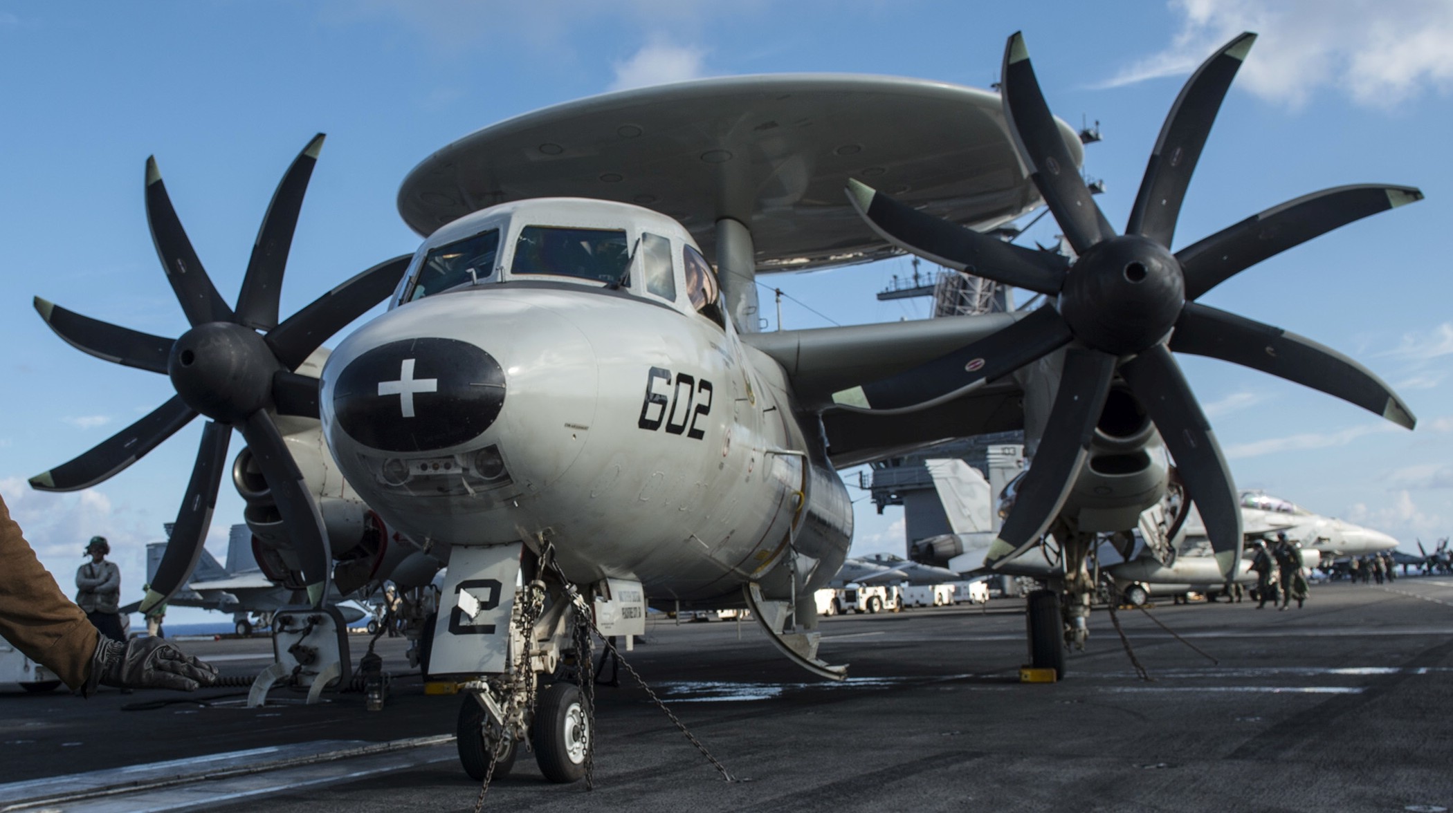 vaw-115 liberty bells carrier airborne early warning squadron us navy grumman e-2c hawkeye 2000 np cvw-5 uss ronald reagan cvn-76 75