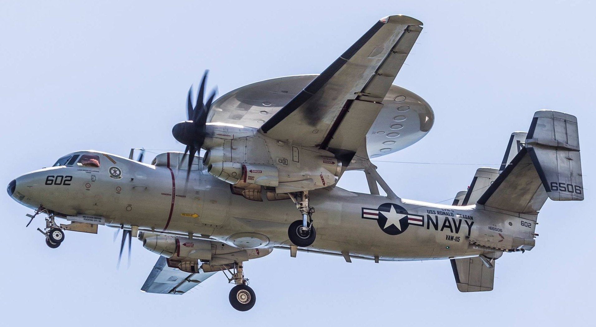 vaw-115 liberty bells carrier airborne early warning squadron us navy grumman e-2c hawkeye 2000 np cvw-5 86