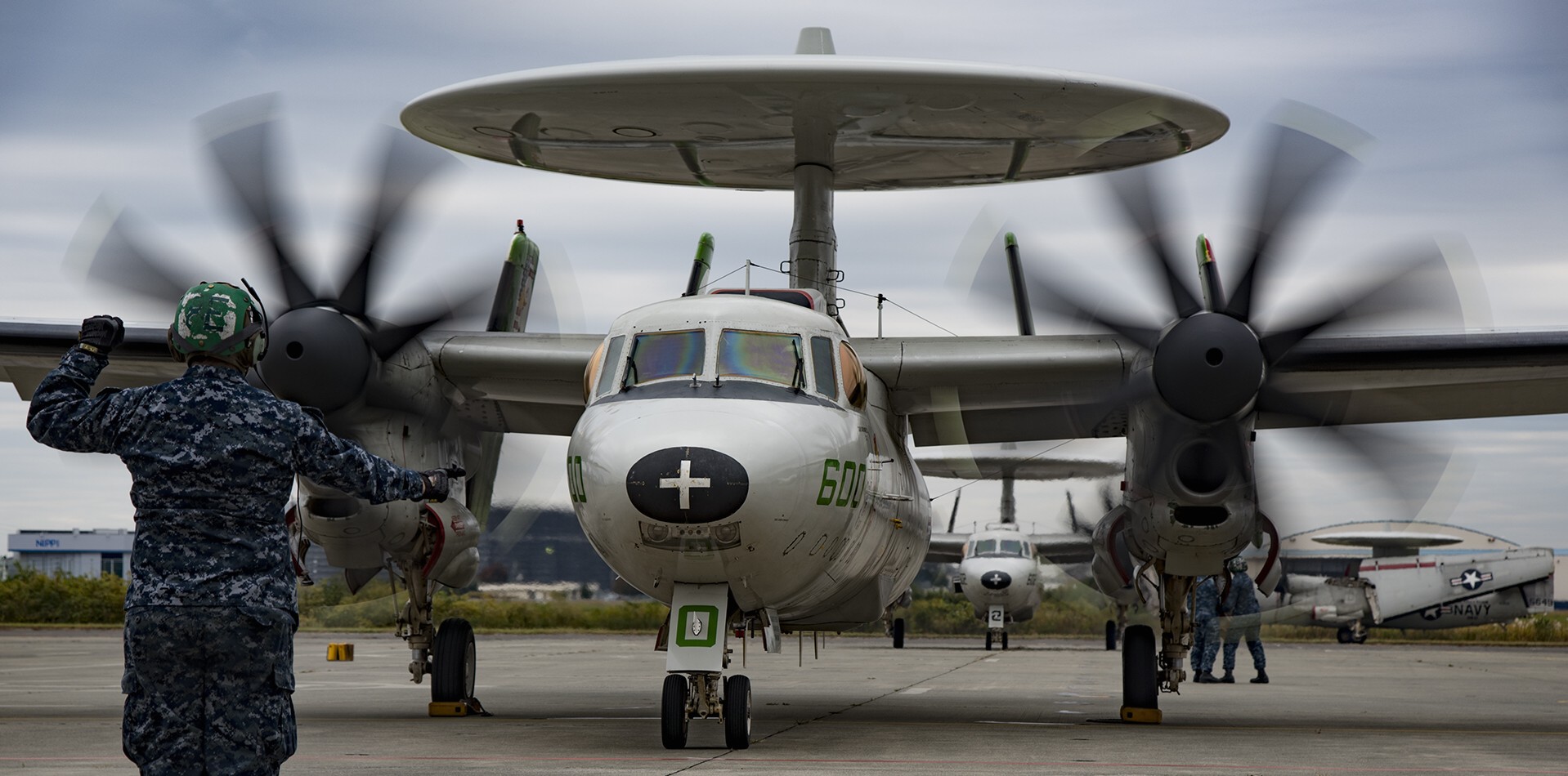 vaw-115 liberty bells carrier airborne early warning squadron us navy grumman e-2c hawkeye 2000 np cvw-5 naf atsugi japan 102