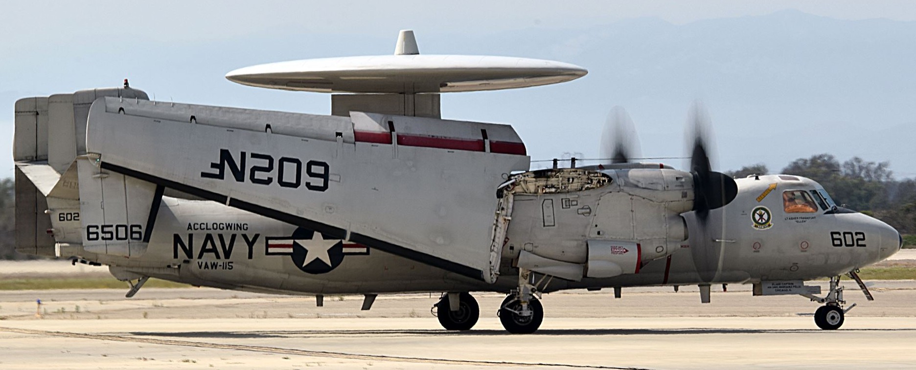 vaw-115 liberty bells carrier airborne early warning squadron us navy grumman e-2c hawkeye 2000 np cvw-5 naf atsugi