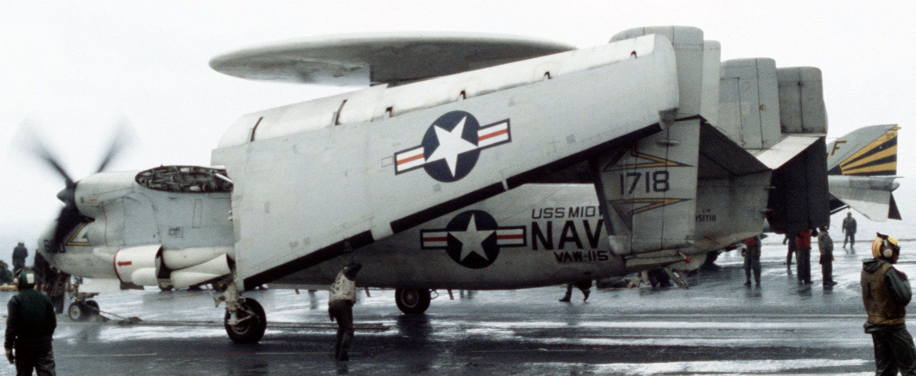 vaw-115 liberty bells carrier airborne early warning squadron us navy grumman e-2b hawkeye cvw-5 uss midway cv-41 156