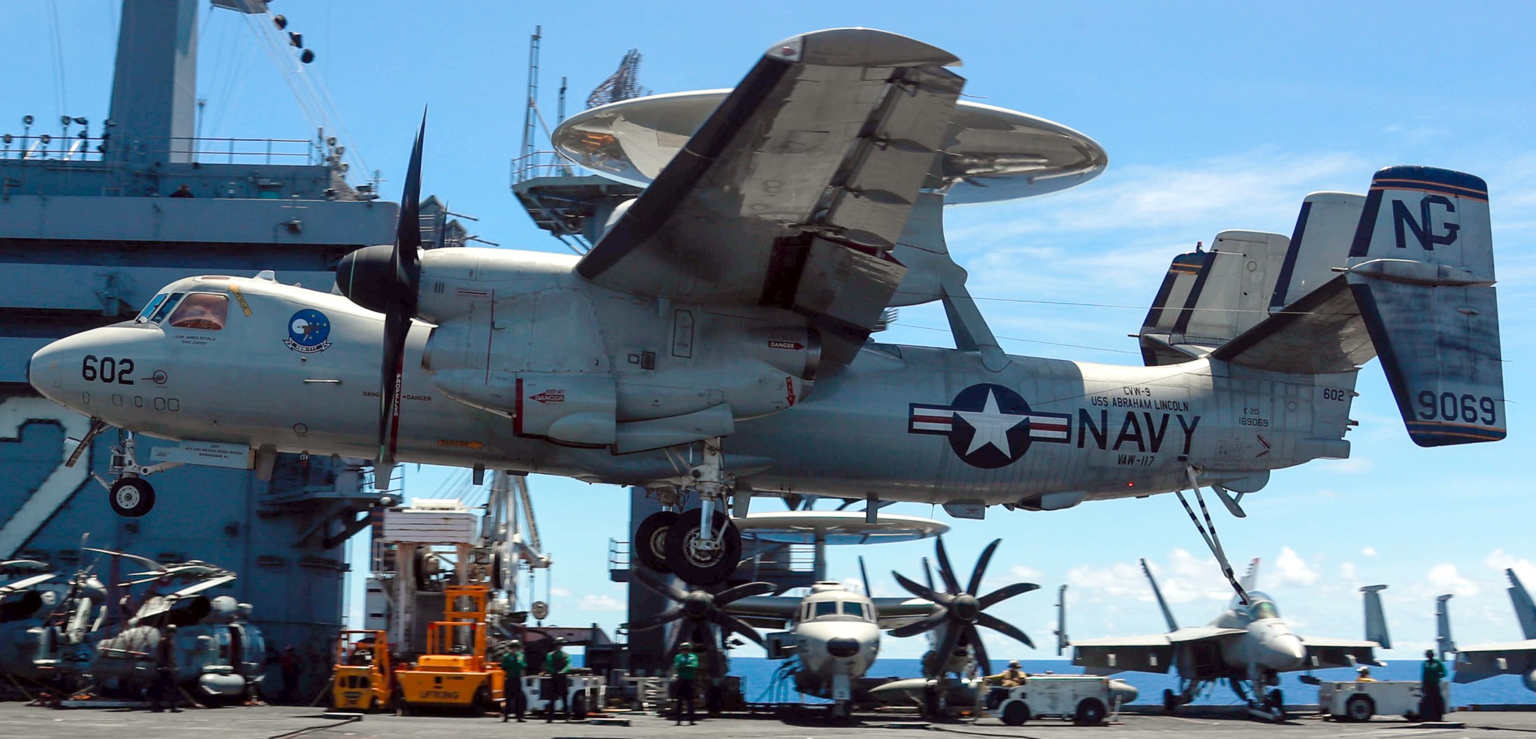 vaw-117 wallbangers airborne command and control squadron navy e-2d hawkeye cvw-9 uss abraham lincoln cvn-72 08