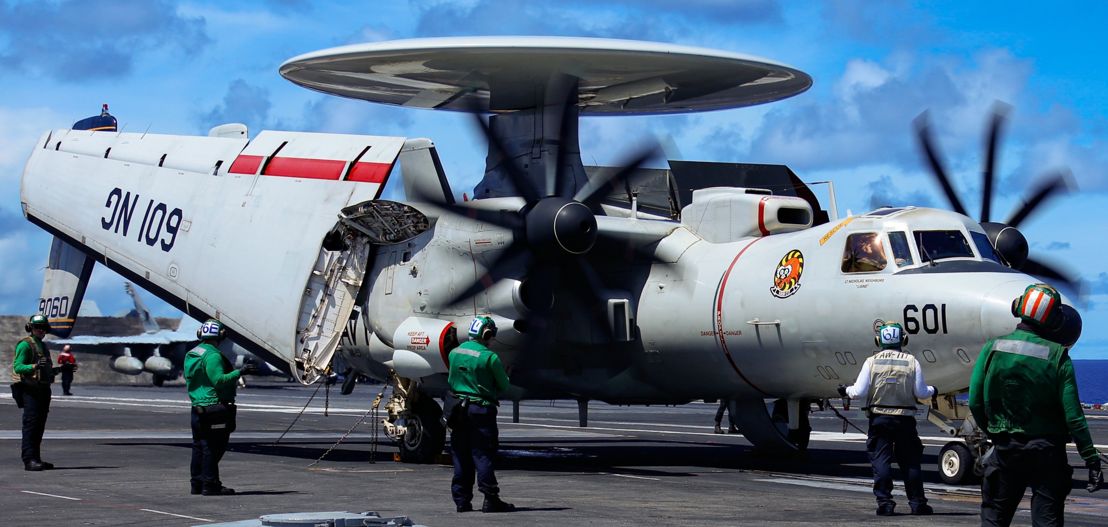 vaw-117 wallbangers airborne command and control squadron navy e-2d hawkeye cvw-9 uss abraham lincoln cvn-72 09