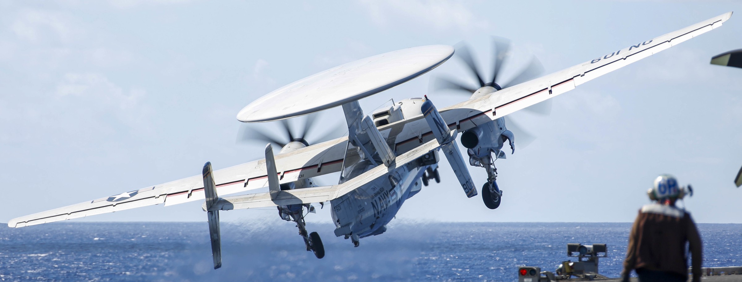 vaw-117 wallbangers airborne command and control squadron navy e-2d hawkeye cvw-9 uss abraham lincoln cvn-72 12