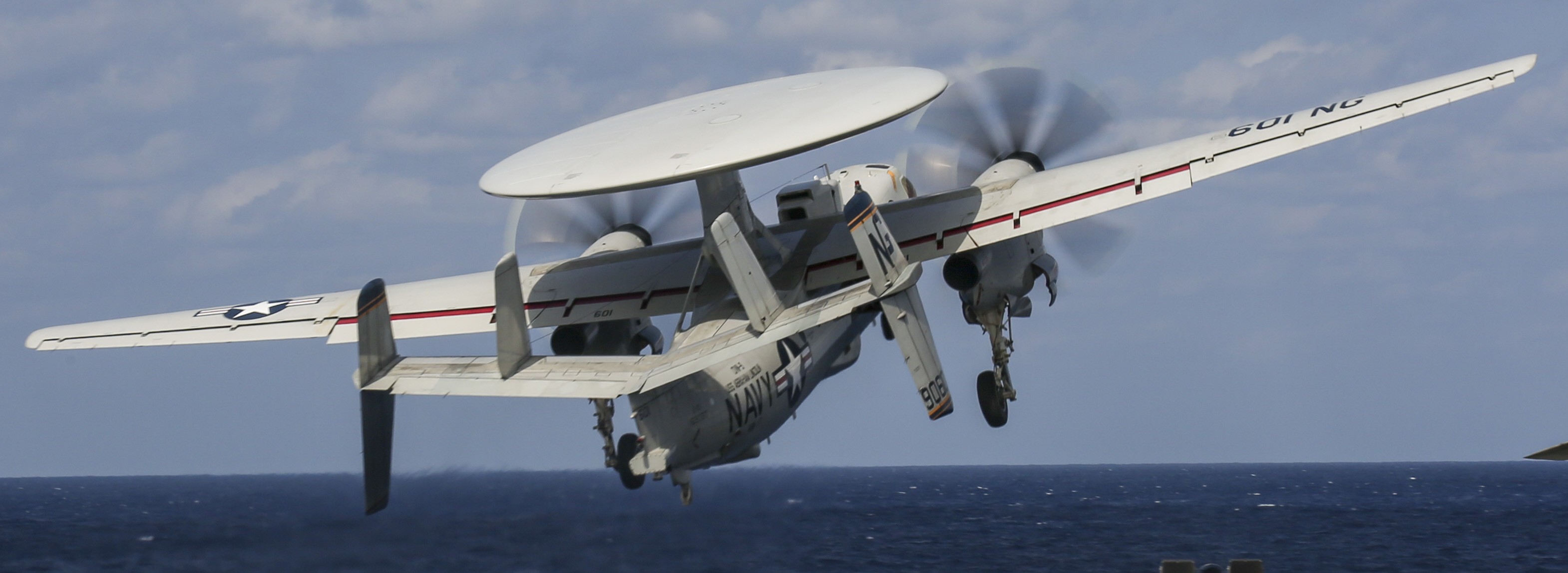 vaw-117 wallbangers airborne command and control squadron navy e-2d hawkeye cvw-9 uss abraham lincoln cvn-72 31