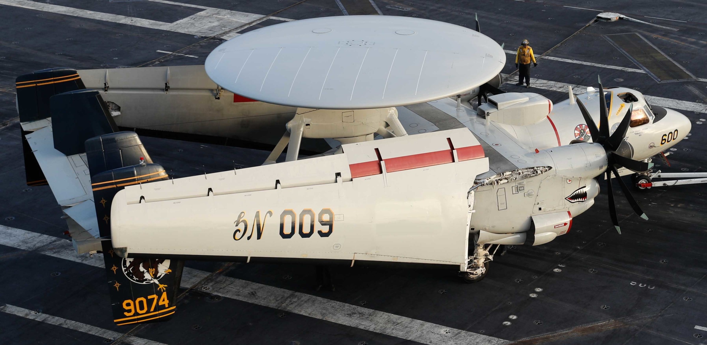 vaw-117 wallbangers airborne command and control squadron navy e-2d hawkeye cvw-9 uss abraham lincoln cvn-72 33