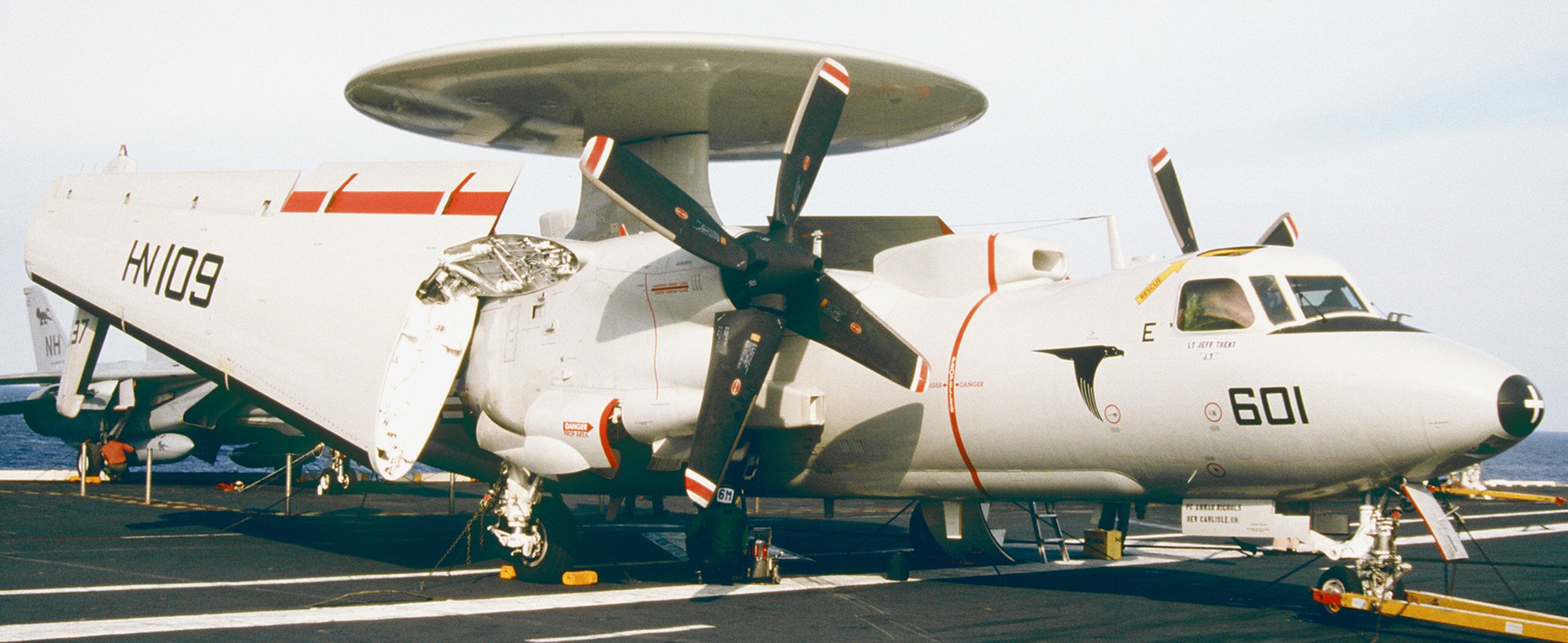 vaw-117 wallbangers carrier airborne early warning squadron navy e-2c hawkeye cvw-11 uss abraham lincoln cvn-72 84