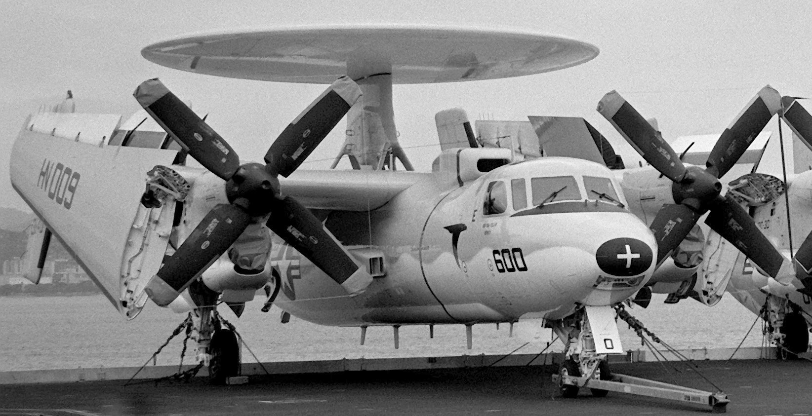 vaw-117 wallbangers carrier airborne early warning squadron navy e-2c hawkeye cvw-11 uss abraham lincoln cvn-72 91