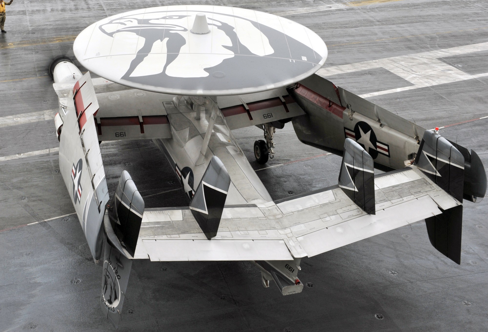 vaw-120 greyhawks carrier airborne early warning squadron e-2c hawkeye replacement uss george h. w. bush cvn-77 88