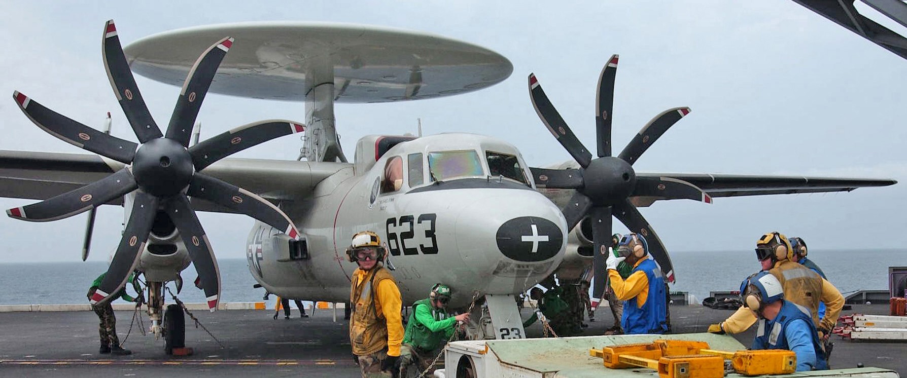 vaw-120 greyhawks carrier airborne early warning squadron e-2c hawkeye replacement uss theodore roosevelt cvn-71 110