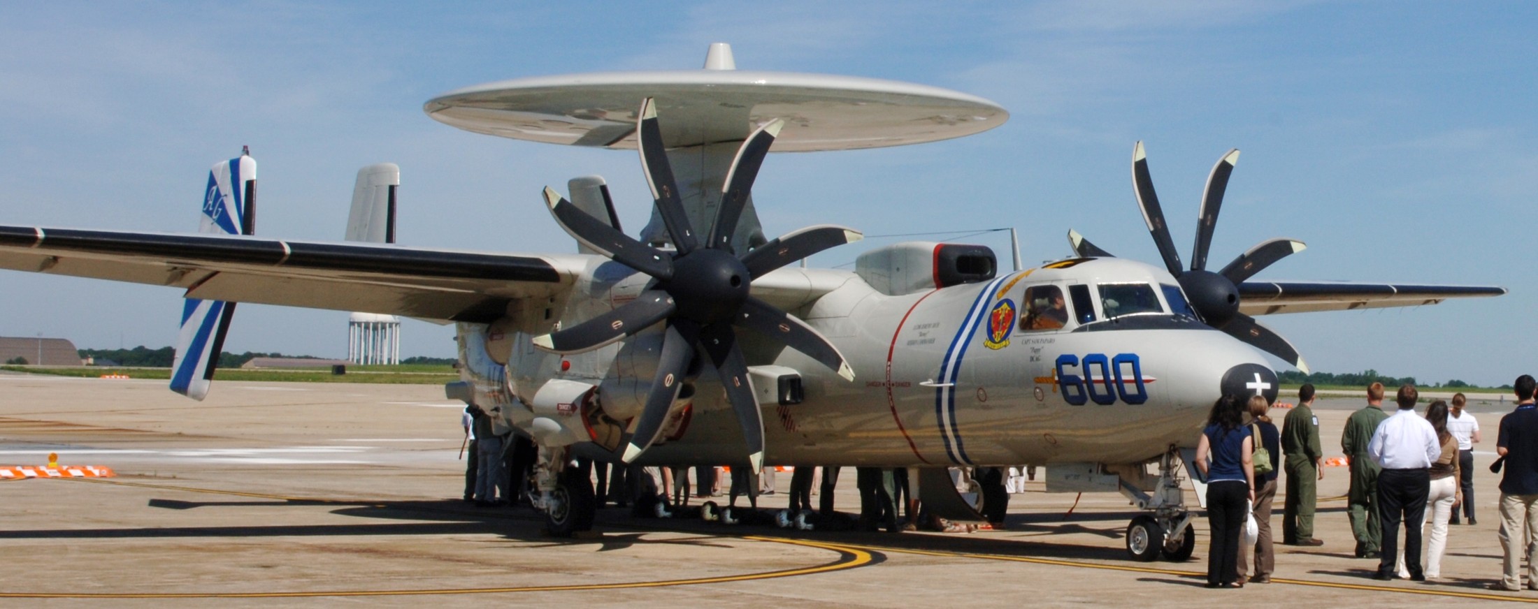 vaw-121 bluetails carrier airborne early warning squadron us navy e-2c hawkeye cvw-7 uss dwight d. eisenhower cvn-69 18