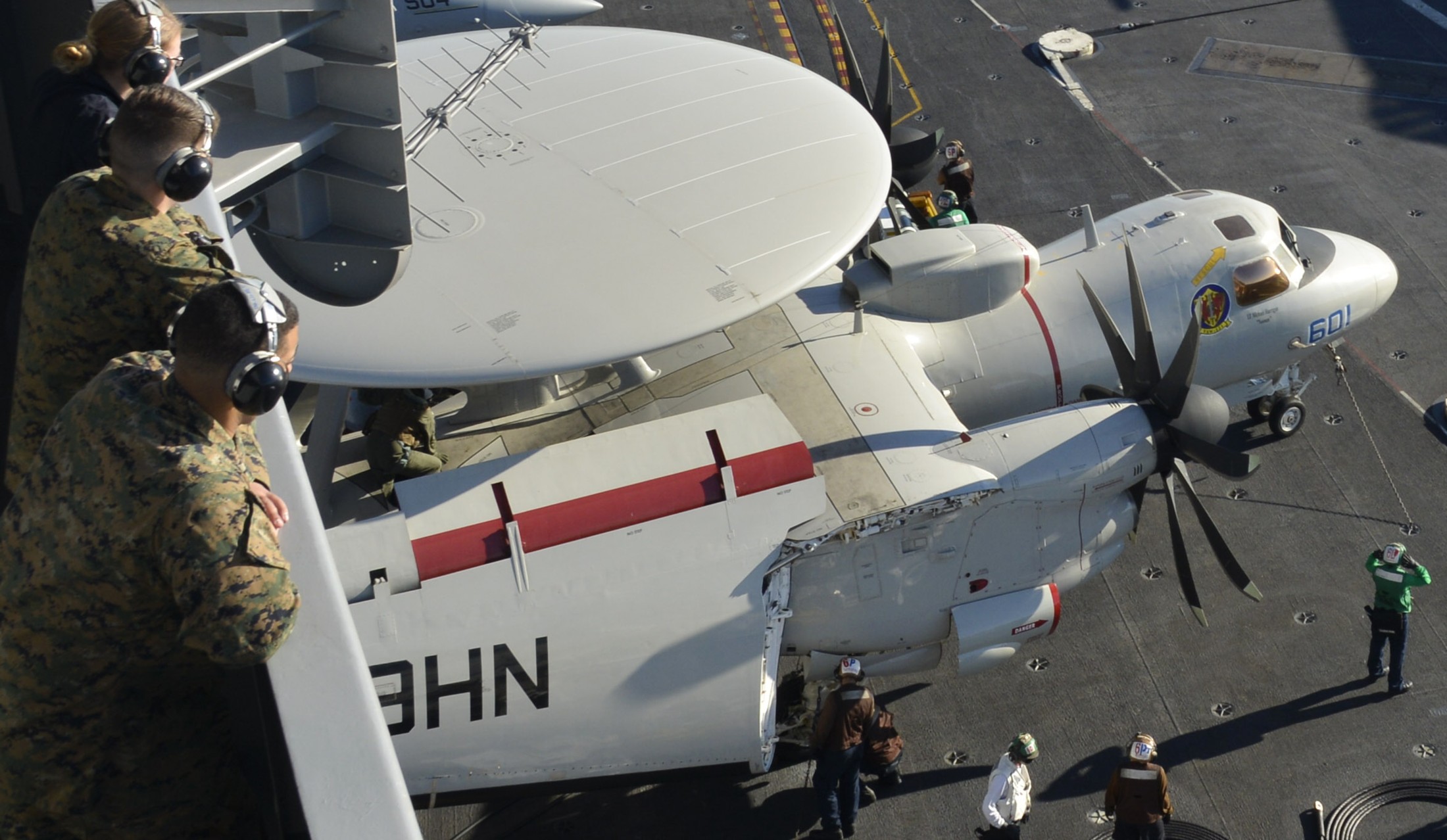 vaw-121 bluetails carrier airborne early warning squadron us navy e-2d advanced hawkeye cvw-11 uss nimitz cvn-68 40