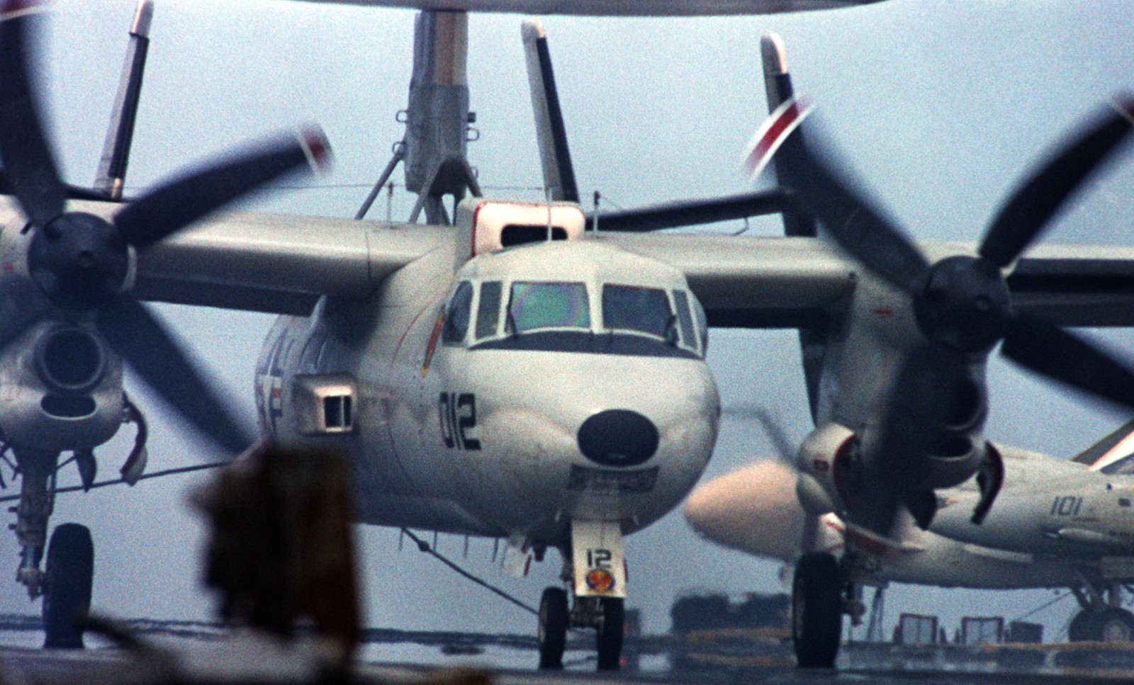 vaw-121 bluetails carrier airborne early warning squadron us navy e-2c hawkeye cvw-7 uss dwight d. eisenhower cvn-69 88