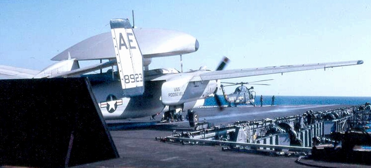 vaw-121 bluetails carrier airborne early warning squadron us navy e-1b tracer cvw-6 uss franklin d. roosevelt cva-42 07