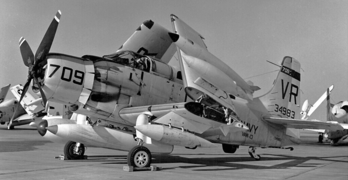 vaw-13 zappers carrier airborne early warning squadron us navy douglas ea-1f skyraider 02
