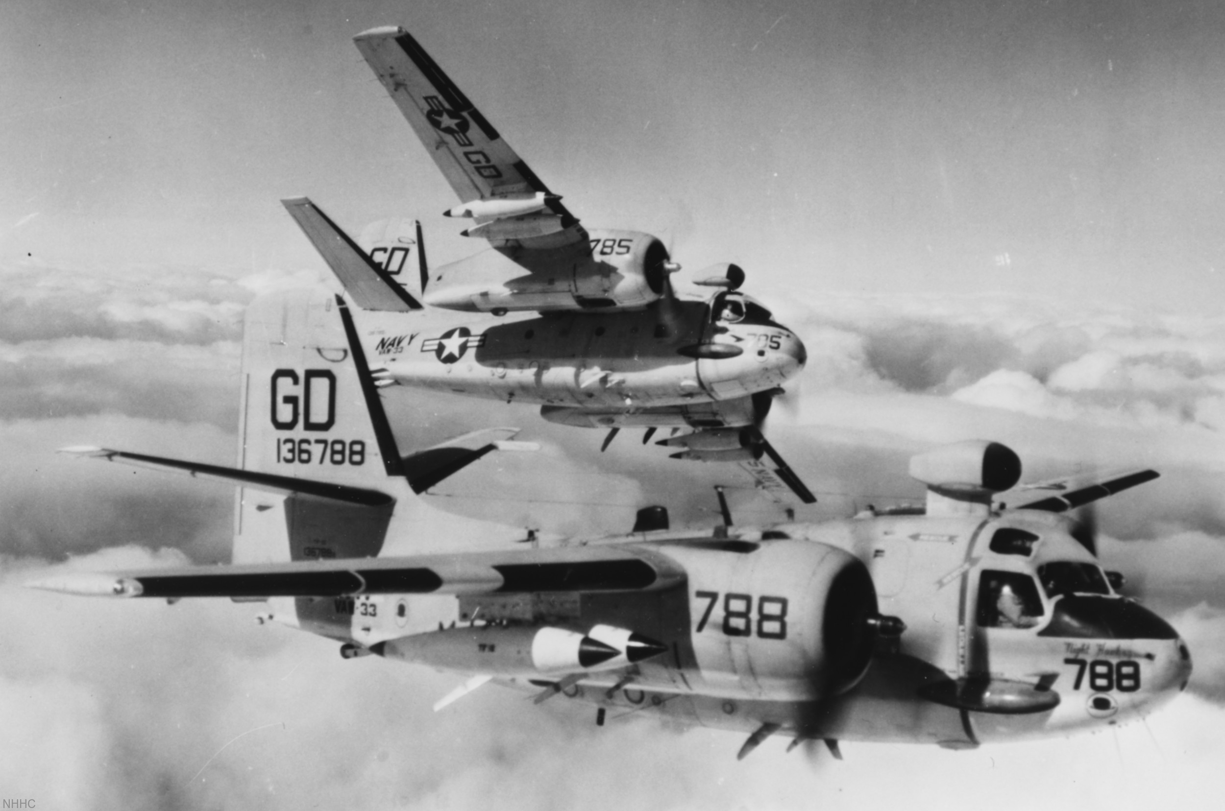 vaw-33 nighthawks carrier airborne early warning squadron caraewron us navy grumman ec-1a electric trader 04
